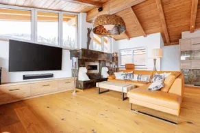 Premium penthouse with 3 bedrooms & IR sauna - Image 3