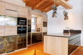 Premium penthouse with 3 bedrooms & IR sauna - Image 5