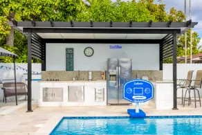 Escape to Miami/Heather+Pool/9pl/BBQ/pool table. - Image 3