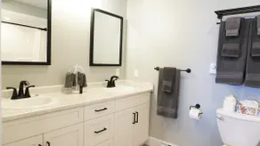 3 Bedroom House- Refined Elegance in Wine Country - Image 3
