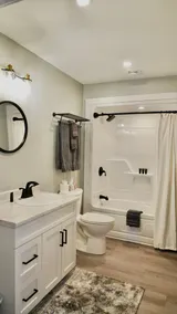 3 Bedroom House- Refined Elegance in Wine Country - Image 4