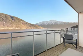 Penthouse with fjord view and parking - Image 3