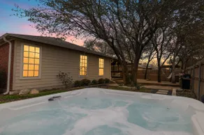Artist Retreat in North Austin | Endless Amenities - Image 3
