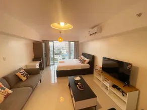 Quiet Stay | King Bed+Private WiFi | Near Airport - Image 2