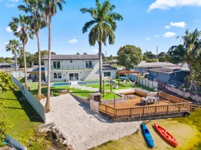Lakefront Luxe Near Hard Rock Stadium • BBQ & Pool - Image 2