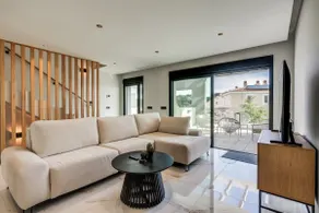 Luxurious newly built townhouse close to the beach - Image 4