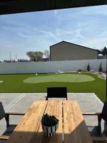Play and Stay - Image 5