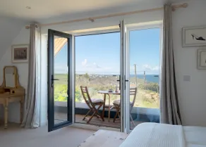Spacious Modern 4 bedroom Coastal Home Sennen Cove - Image 2