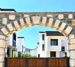 Dreamlike Villa for 10 People - Image 2