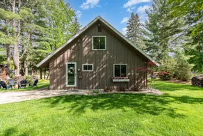 Stunning Lakefront Cottage with Beach & Hot Tub - Image 4