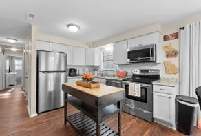 King Bed, 4 min to Fairgrounds, TVs in all Rooms - Image 2