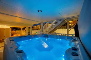4BR Beach Escape, Hot Tub, Heated Pool & Game Room - Image 4
