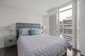Autumnaly Whisper 2 BR & DEN in the Heart of the City - Image 3