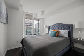 Autumnaly Whisper 2 BR & DEN in the Heart of the City - Image 4