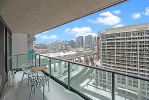 Autumnaly Whisper 2 BR & DEN in the Heart of the City - Image 2