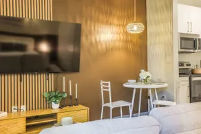 The Lister: Luxurious • Cozy • W/D - Image 2