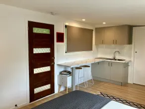 Number 1 Robinson Ave - Image 5