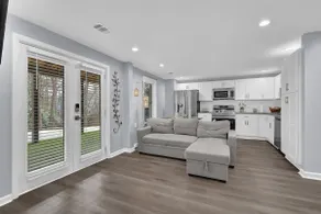 Modern & Quiet Bsmt Retreat+Grill+priv parking - Image 3