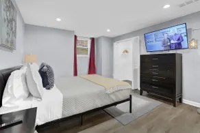 Modern & Quiet Bsmt Retreat+Grill+priv parking - Image 5