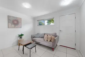 Cute Townhouse Near North Lakes - Image 2