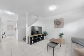 Cute Townhouse Near North Lakes - Image 3