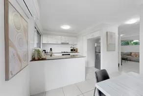 Cute Townhouse Near North Lakes - Image 4