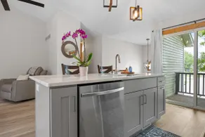 Bright & Beautiful West Side Home - Kinnick & UIHC - Image 4