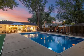 T Luxury Pool, Hot-tub, PickleBall, Arcade&Theater - Image 3