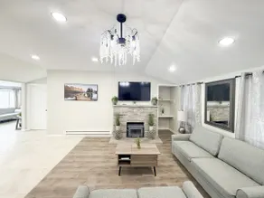 Lux Lake Neepaulin Frontage & Panoramic Views Home - Image 4