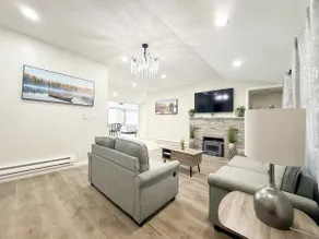 Lux Lake Neepaulin Frontage & Panoramic Views Home - Image 3