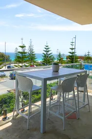 Scarborough Luxury Retreat - Image 3