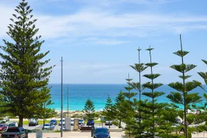 Scarborough Luxury Retreat - Image 4