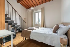 Modern House with Courtyard, 3 Bedrooms - Image 2