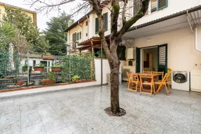 Modern House with Courtyard, 3 Bedrooms - Image 5