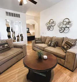Convenient Chandler Getaway - Image 2