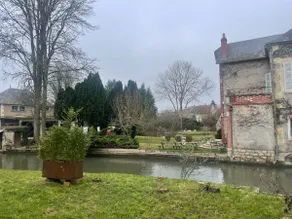 By the river, large house with garden - Image 2