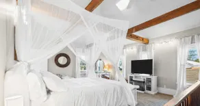 Luxurious 1875 Home, Lg Primary + Central Location - Image 1