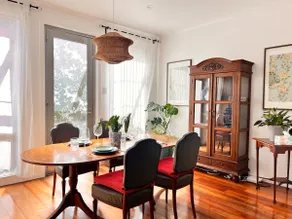 Stylish City Retreat| Free Garage| 2BR Walk to CBD - Image 4