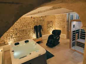 Love Room Valence - Image 2