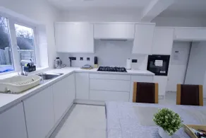 Family House near Farnborough Airport, Free Parking - Image 3