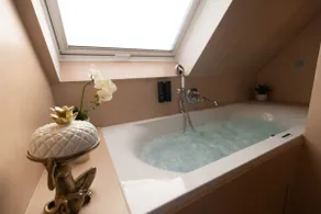 Four-Bedroom Luxury Apartment No.3 - Image 5