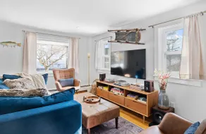 Creekside Sanctuary: Vintage Callicoon Farmhouse - Image 5