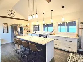 Modern Lakefront Escape - Image 4