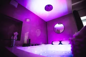 French Kiss - Love Room by Primo Conciergerie - Image 3