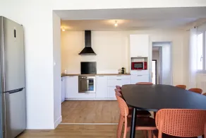 Grande maison familiale en ville avec Jacuzzi - Image 4