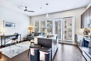 Discount/Cozy Urban Retreat Near Nature & Dining - Image 2