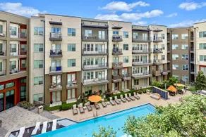 Discount/Cozy Urban Retreat Near Nature & Dining - Image 4