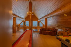 Hilltop log estate: Sleeps 16, 360° views - Image 3