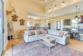 Stunning Twin Hills River Ranch - Image 3