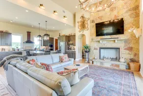 Stunning Twin Hills River Ranch - Image 2